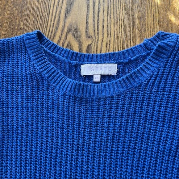 Bright Blue, beautifullly shaped knit sweater. - Picture 4 of 5